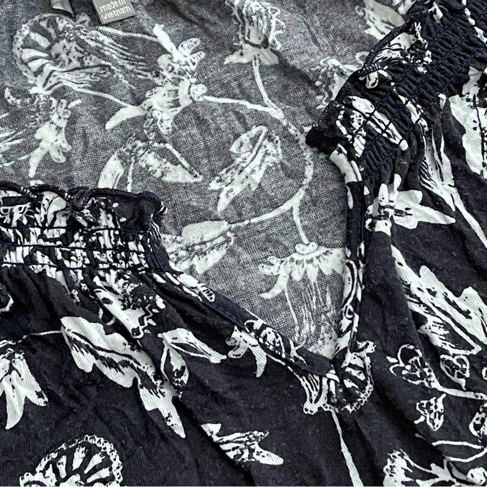 3/$21 | Daisy Fuentes Floral Sleeveless Top Size L - Picture 3 of 9